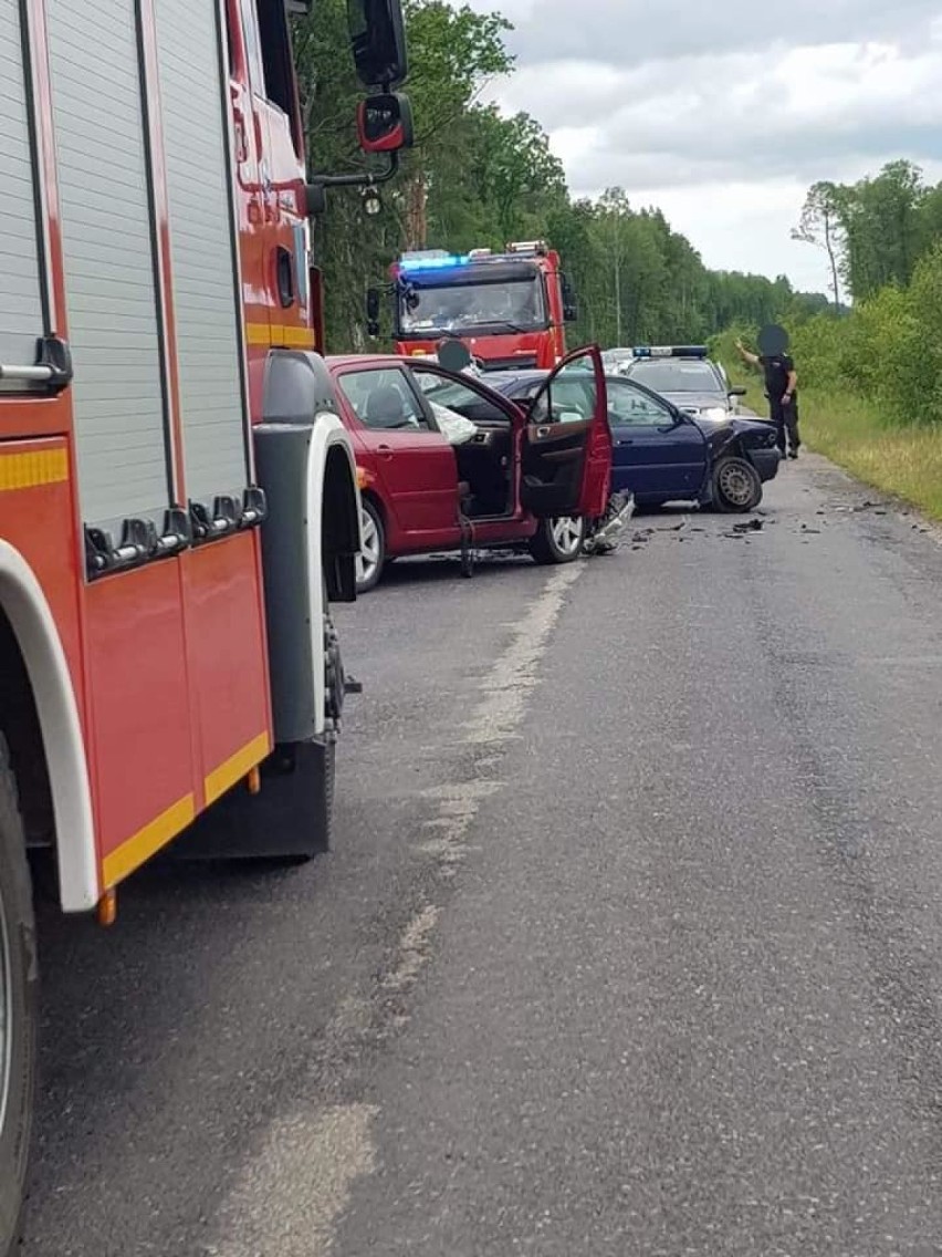 Wypadek w powiecie lipnowskim. Dwoje dzieci i kobieta w szpitalu [zdjęcia]