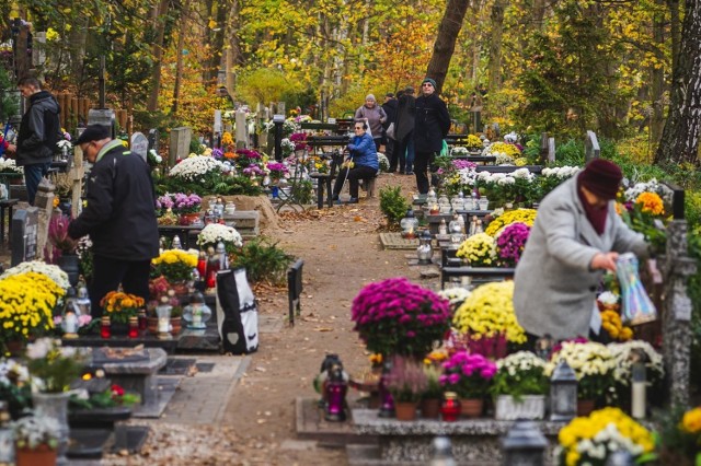 Zmiany godzin otwarcia cmentarzy komunalnych w Krakowie