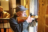 Krotoszyńscy seniorzy trenowali na strzelnicy [ZDJĘCIA]