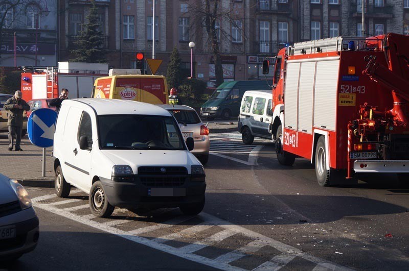Wypadek w Mysłowicach: autobus zderzył się z trzema autami