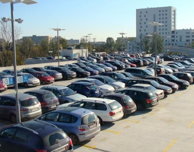 Jeden z parking&oacute;w &quot;Parkuj i Jedź&quot;.