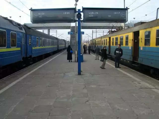 peron nr 2 stacji Chełm Główny