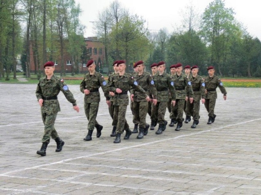 Klasa wojskowa z Tomaszowa na przeglądzie musztry