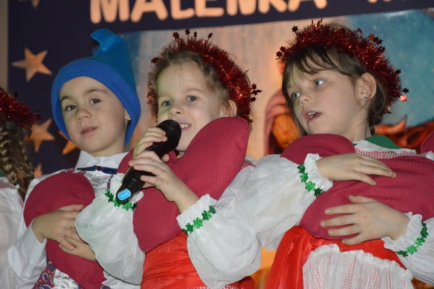 Kiermasz Świąteczny w kartuskiej Jedynce wzruszył, bawił i integrował szkolną społeczność ZDJĘCIA, WIDEO