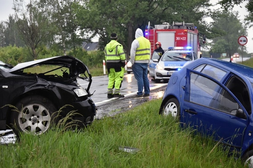 Wypadek w Gniewomirowicach, pięć osób rannych [ZDJĘCIA] 