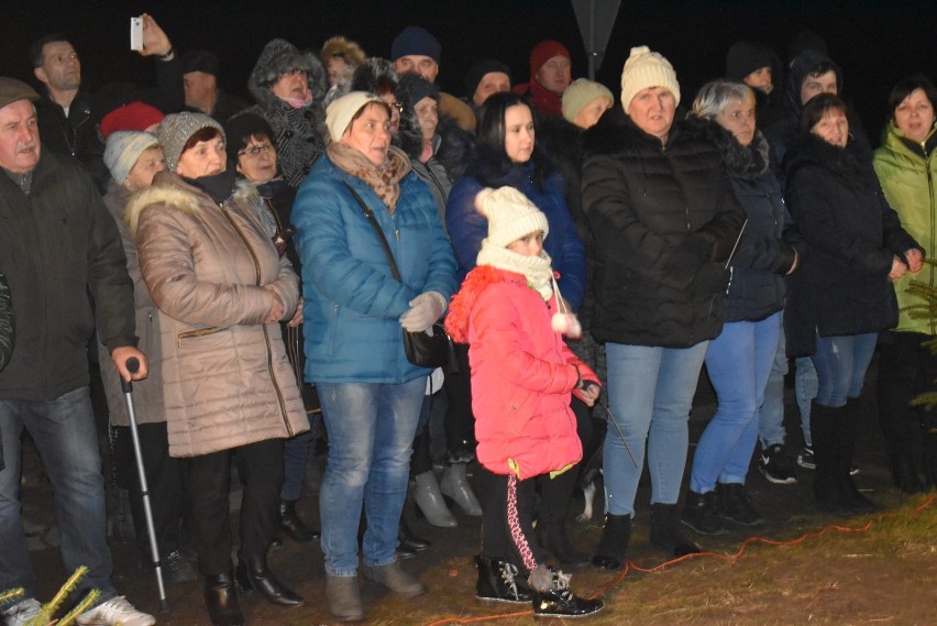 Mieszkańcy Brudzewka kolędowali przy bożonarodzeniowej szopce