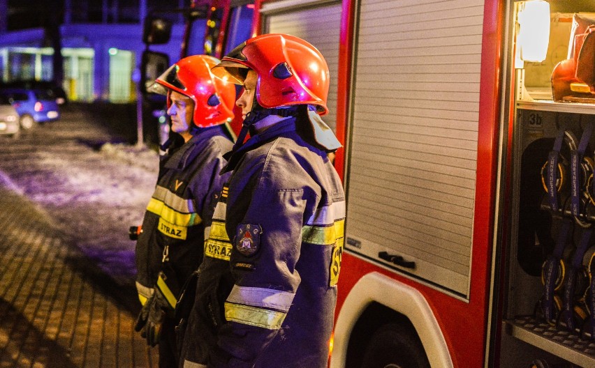 Groźny pożar przy Dworcowej w Grudziądzu. Jedna osoba trafiła do szpitala [zdjęcia, wideo]