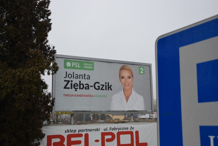 Dwa miesiące po wyborach jeszcze są w Wieluniu banery kandydatów [FOTO]