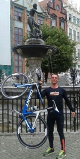 Ironman z Wrocławia pojechał rowerem do Gdańska. Pomaga Tomkowi, który jest w śpiączce