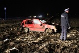 Wypadek pod Pustkowem Żurawskim - kobieta wypadła z auta na pole i zaginęła (ZDJĘCIA)