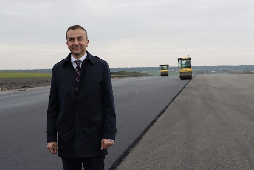 Chełm. Podpisano umowę na budowę dróg kołowania na uczelnianym lotnisku PWSZ. Zobacz zdjęcia