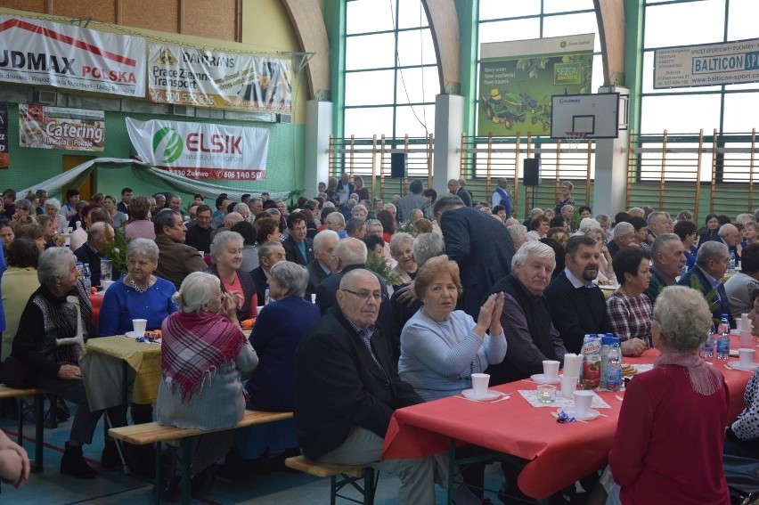 Doroczna Biesiada Seniorów w Przodkowie - odznaki, róże i zabawa przy muzyce - ZDJĘCIA, WIDEO