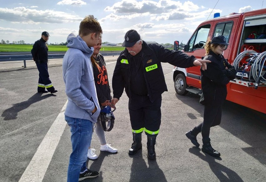 Akcja policji i strażaków na drodze krajowej nr 32 w Granowie! [ZDJĘCIA]