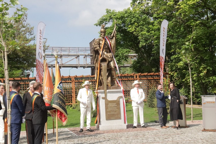 Odsłonięcie Pomnika św. Floriana przy Hucie Miedzi „Legnica”, zobaczcie zdjęcia