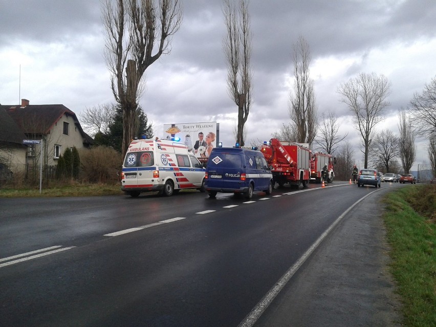 Wypadek w Żywcu. Dachowanie na ul. Krakowskiej [ZDJĘCIA]