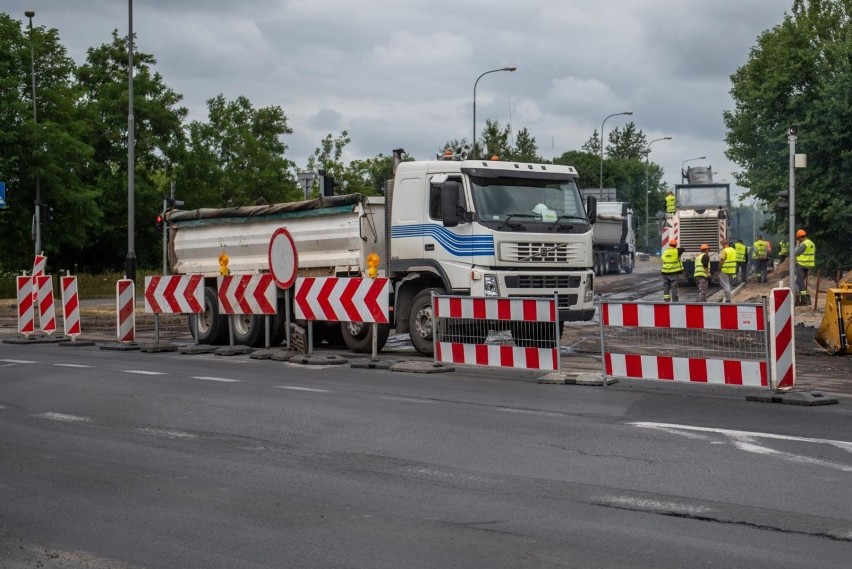 Inwestycje, które będą kontynuowane cd.:

- rozbudowa drogi...