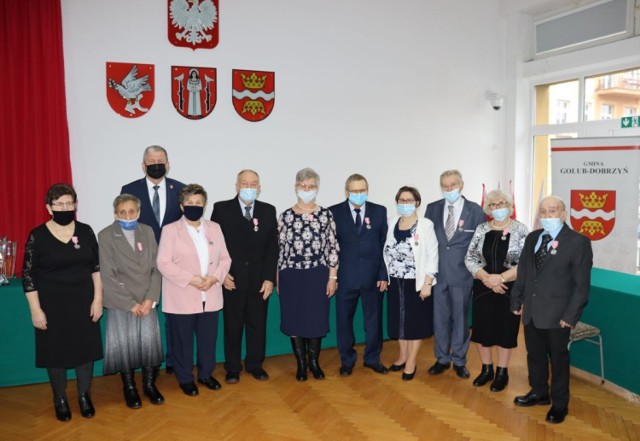 Medale za Długoletnie Pożycie Małżeńskie otrzymali: Danuta i Henryk Flosińscy ze Skępska, Ewa i Jan Jagiełka z Wrocek, Krystyna i Kazimierz Kokoszka z Lisaka, Maria i Henryk Kowalscy z Cieszyn, Teresa i Jan Lewandowscy z Węgierska oraz Irena i Zdzisław Sądowscy z Cieszyn