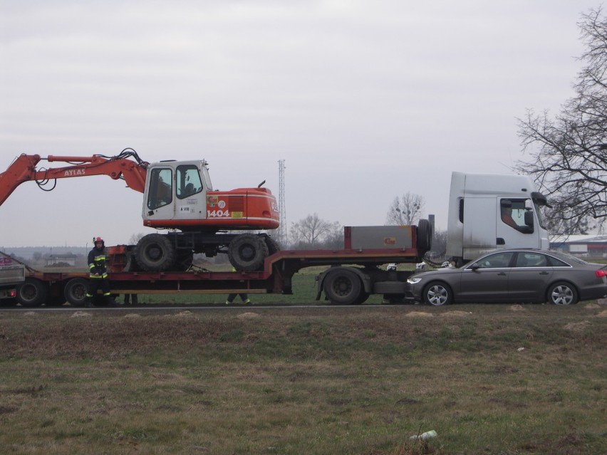 Kolejna groźna kolizja drogowa w powiecie. Tym razem w Zdunach [FOTO]