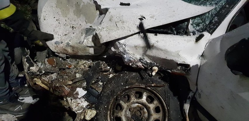 Wypadek w Gołubiu. Zderzenie dwóch samochodów osobowych [zdjęcia]