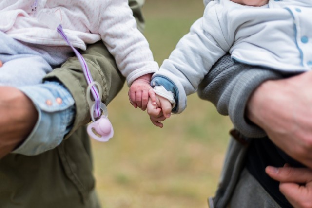 Mimo, że spadek wartości 500 plus następuje z powodu inflacji, świadczenie nie zostanie zwaloryzowane. Ekonomiści podkreślają, że z racji na sytuację budżetową kraju, obecna pomoc i tak jest bardzo duża