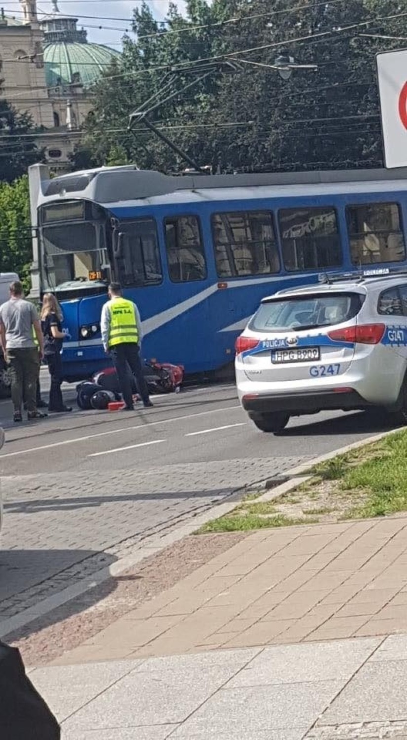 Do zderzenia doszło w centrum miasta, przed Dworcem Głównym...