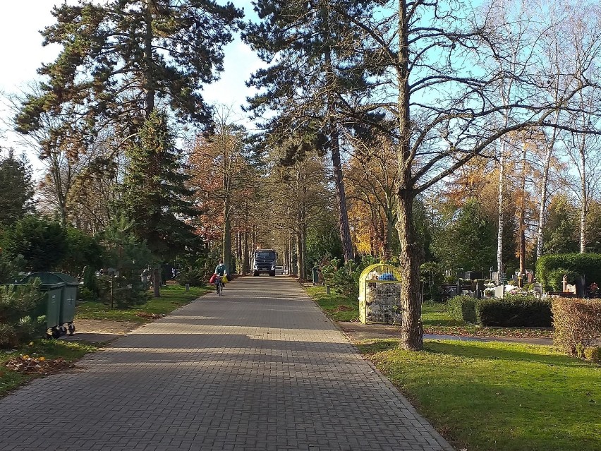 Stargardzki cmentarz cały rozkopany. Budują nowe alejki. ZDJĘCIA