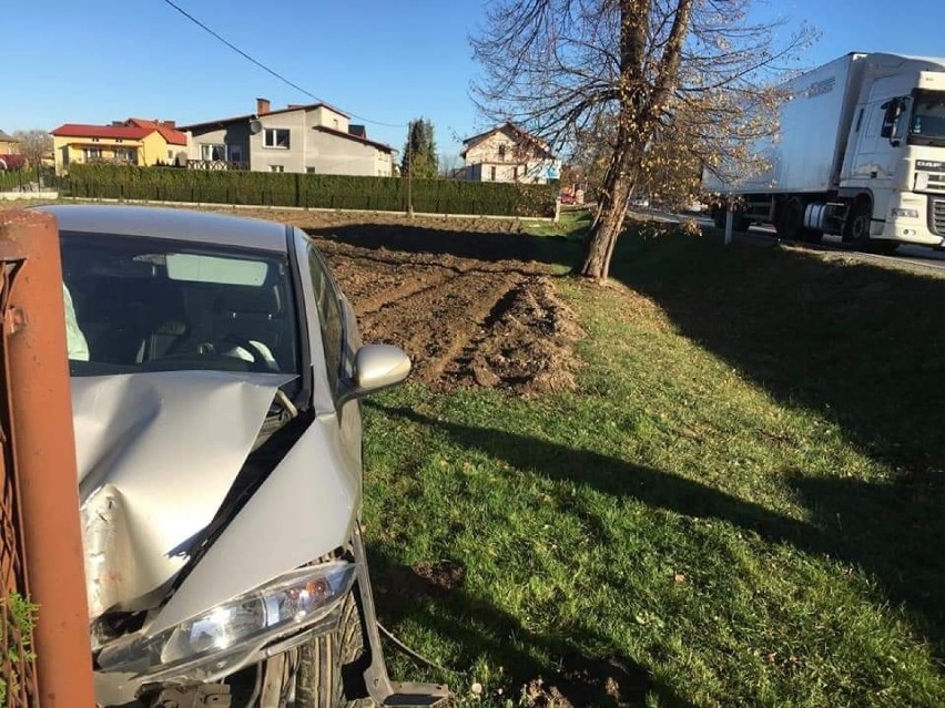 Kolizja drogowa w Łękach – kierowca zasnął za kierownicą