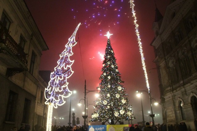 Część Łodzian przywitało Nowy Rok na placu Wolności w Łodzi