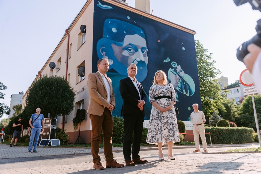 Odsłonięto mural przedstawiający jazzmana Tomasza Stańkę. Będzie przypominał rzeszowianom o wybitnym krajanie