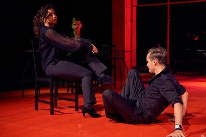 Radomski "Tancerz" to kolejne przedstawienie w ramach XV Międzynarodowego Festiwalu Gombrowiczowskiego. Zobacz zdjęcia