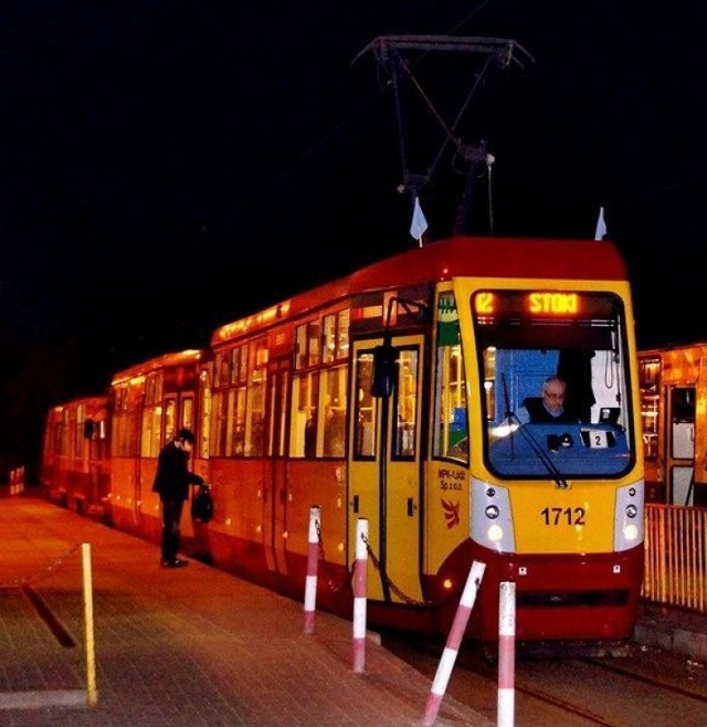 Tramwaje były ozdobione niebieskimi chorągiewkami.
Fot. Mariusz Reczulski