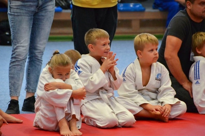 W imprezie udział wzięło ponad 180 młodych judoków.