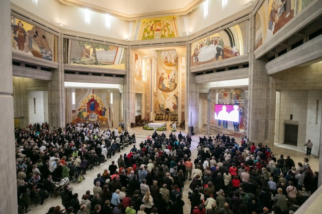 Zobacz więcej zdjęć:

Uroczystości w Centrum JP II [NAJNOWSZE ZDJĘCIA]

Kanonizacja Jana Pawła II. Koncert w Centrum JP II

Kanonizacja Jana Pawła II: Uroczystości w Łagiewnikach [NOWE ZDJĘCIA]

Radość w Centrum JP II w Krakowie [ZDJĘCIA]