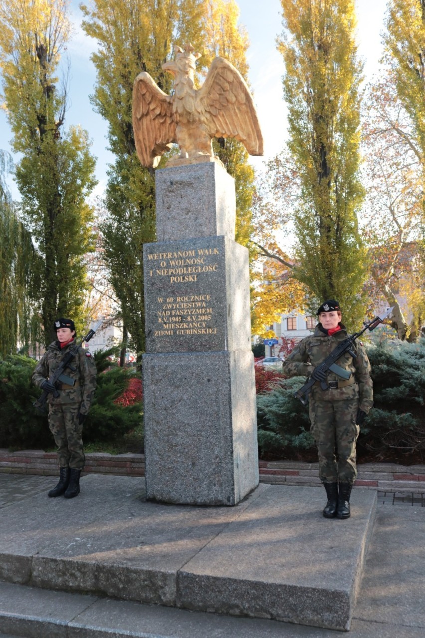 11 listopada mieszkańcy tradycyjnie zebrali pod Pomnikiem w...