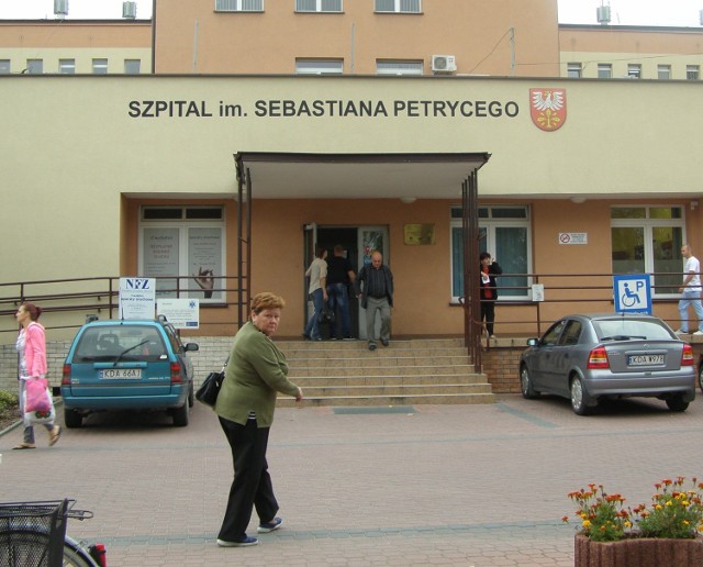 Dąbrowski szpital to największy pracodawca na terenie powiatu dąbrowskiego. Z powodu braku porozumienia z dyrekcją szpitala pracownicy zdecydowali, że wkrótce ogłoszą strajk