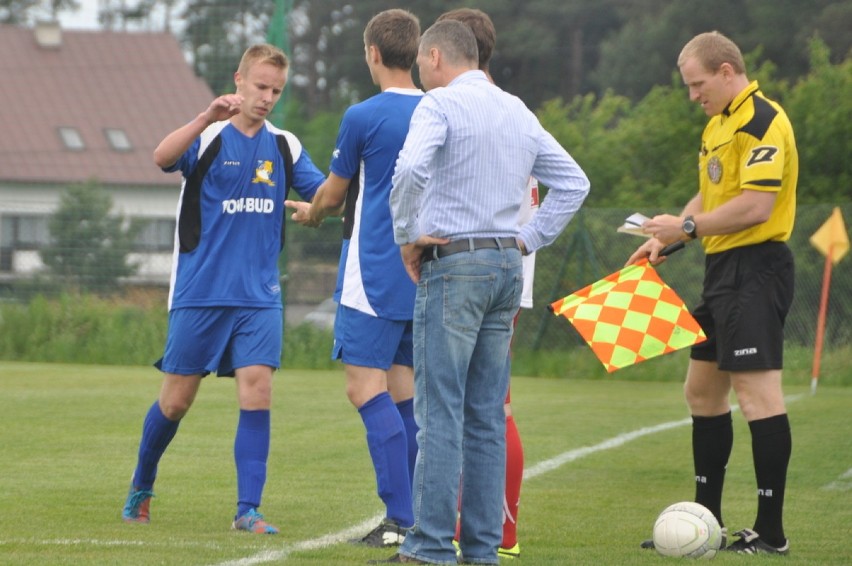 KS Chwaszczyno - Amator Kiełpino 1:0 (1:0) - zdjęcia z meczu...