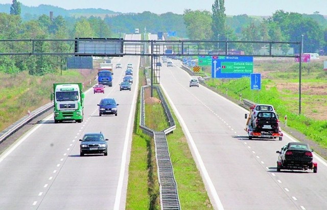 Trasa do stolicy przez Katowice jest dłuższa, ale autostradą jedzie się najwygodniej
