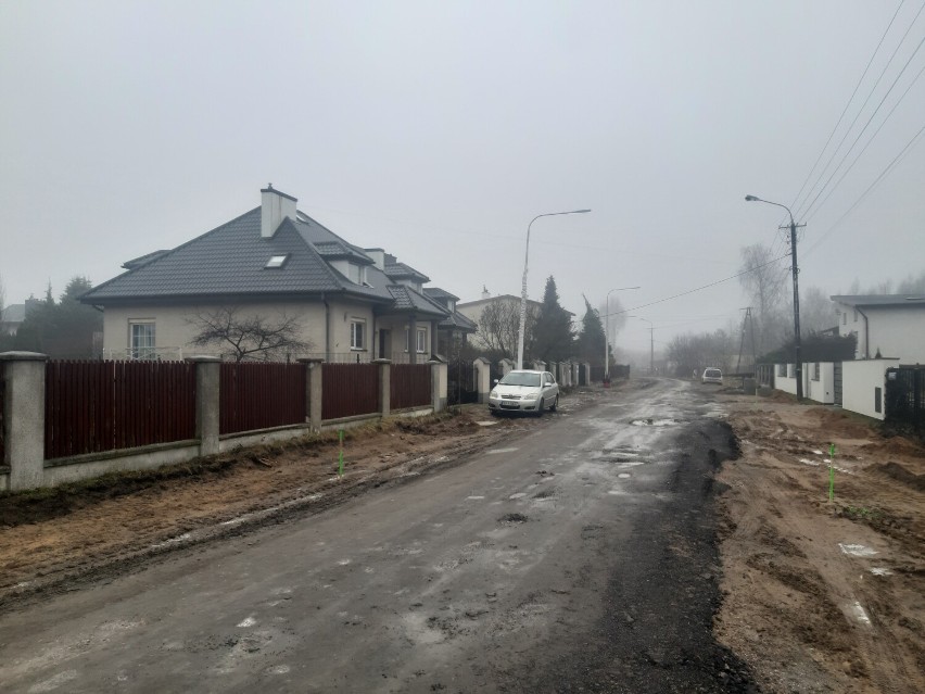 Trwają remonty dróg na osiedlu Adama Mickiewicza w Radomsku. ZDJĘCIA
