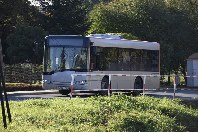 Pasażerowie narzekają na komfort podróżowania w autobusach Gminnej Komunikacji Publicznej. Samorządy z gminy Tarnowa i Pleśnej chcą to zmienić