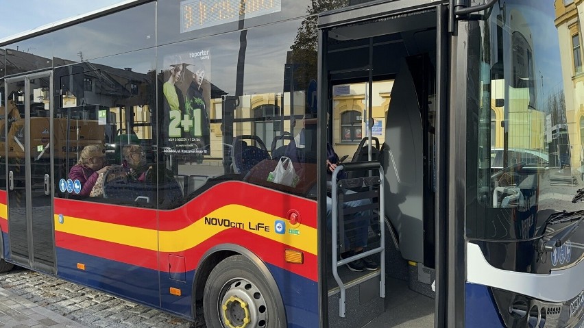 Cztery nowe autobusy kursują na ulicach Bochni. Ich zakup kosztował 3,3 mln zł. Zobacz zdjęcia i wideo
