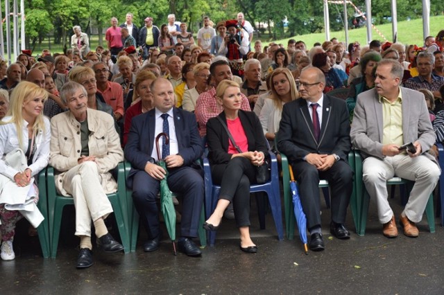 Oszkar Molnar , prezydent regionu Edeleny  ( pierwszy od lewej) był przed rokiem na Folklorze Świata. Wówczas narodził się pomysł współpracy między Edeleny i powiatem zduńskowolskim