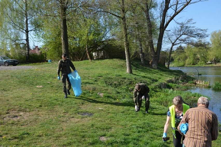 Sprzątali Pilicę na odcinku Spała - Żądłowice. Zebrali 50...