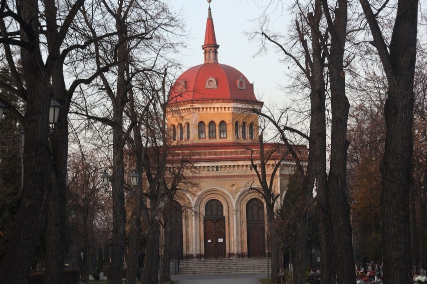 Renowacja kaplicy pogrzebowej w Legnicy, powstanie namiot do nabożeństw