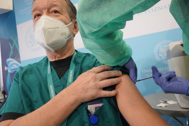 W Poznaniu i w Wielkopolsce rozpoczęły się szczepienia na COVID-19