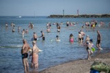 Tłumy na plaży w Darłówku. Pogoda jest idealna do wypoczynku nad morzem [ZDJECIA]