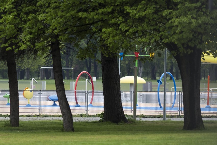 Warszawa nie otworzyła ośrodków sportowych i boisk szkolnych. Kiedy będziemy mogli znów skorzystać z m.in. Parku Wodnego Moczydło?