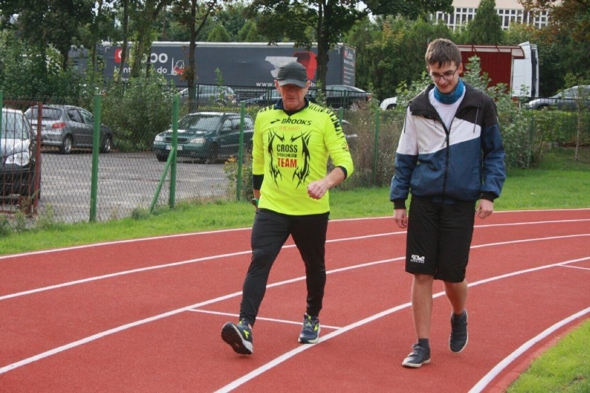 Jerzy Górski mistrz świata w podwójnym ironmanie przeprowadzi Test Coopera w Koninie na boisku przy ZS. im. M. Kopernika