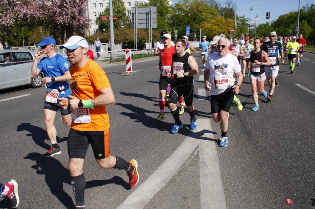 Orlen Warsaw Marathon 2018. Biegacze pokonali królewski dystans. Biegliście? Szukajcie się na zdjęciach [GALERIA 3]