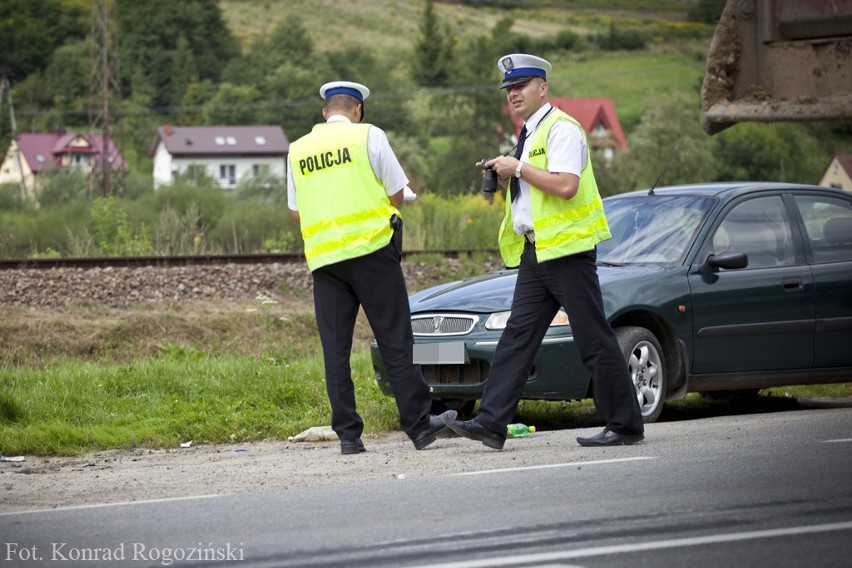 Śmiertelny wypadek w Muszynie: ciężarówka potrąciła 86-latkę, zmarła w szpitalu [ZDJĘCIA]