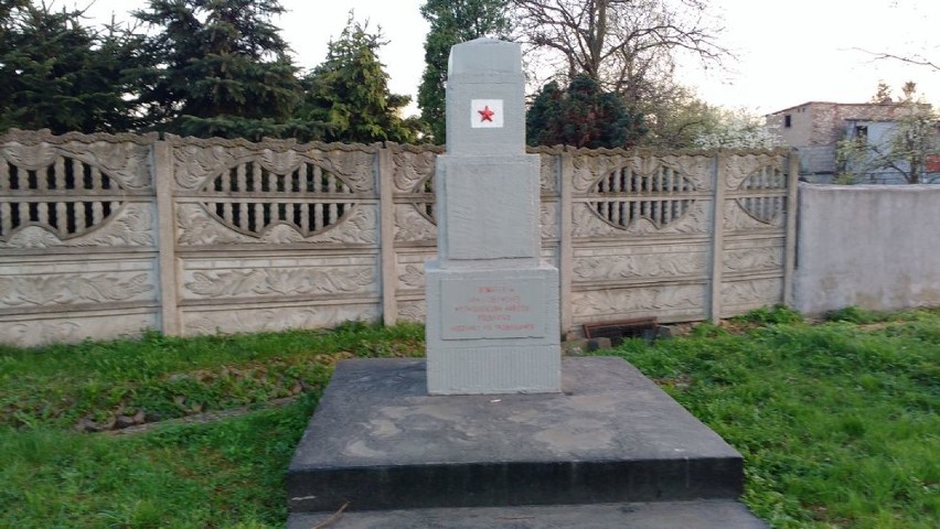 Pomniki żołnierzy radzieckich znikają z Dąbrowy. Wkrótce także ten w Łośniu FOTO 